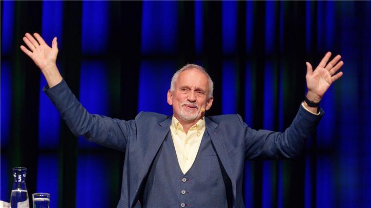 Ein Leben voller Wendungen - Jussi Adler-Olsen wird 75 Gefeierter Literaturstar: Jussi Adler-Olsen bei der Lit.Cologne. (Archivbild)