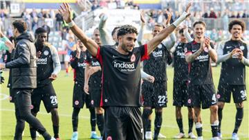 Gefeierter Mann beim Sieg in Kiel: Frankfurts Offensivass Omar Marmoush.