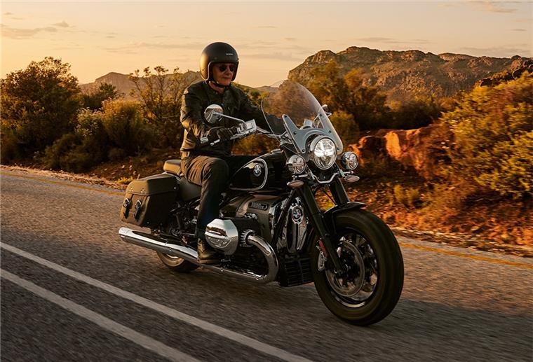 R 18 Classic – Lässt die Herzen von Motorradfans höherschlagen! Mit dem Bike die Landschaft genießen