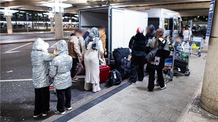 Gegen 17.30 Uhr landete das Flugzeug. 