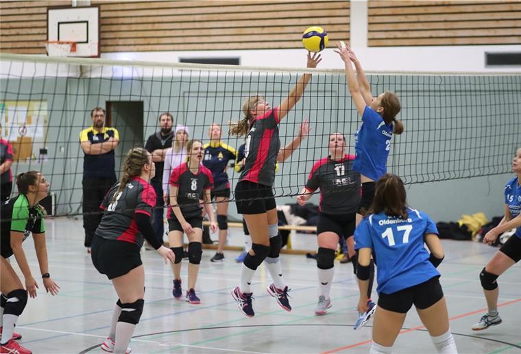 Volleyballerinnen des SV Nordenham heimsen alle Punkte ein Gegen den Bürgerfelder TB hatte der SV Nordenham (links vom Netz) mehr Mühe als im ersten Spiel gegen die VG Delmenhorst-Stenum III.