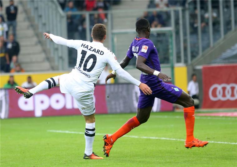 Gegen Gladbach machte Fallou Diagne (rechts) sein letztes Spiel in der Bundesliga.