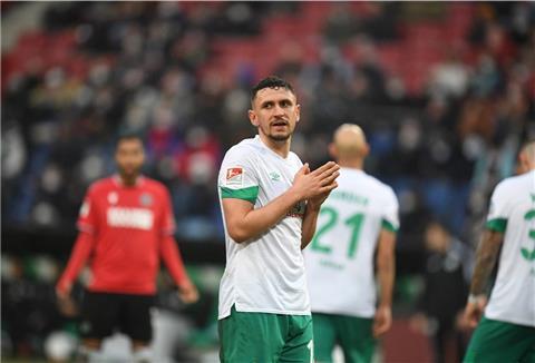Gegen Schalke muss Werder auf Milos Veljkovic verzichten.