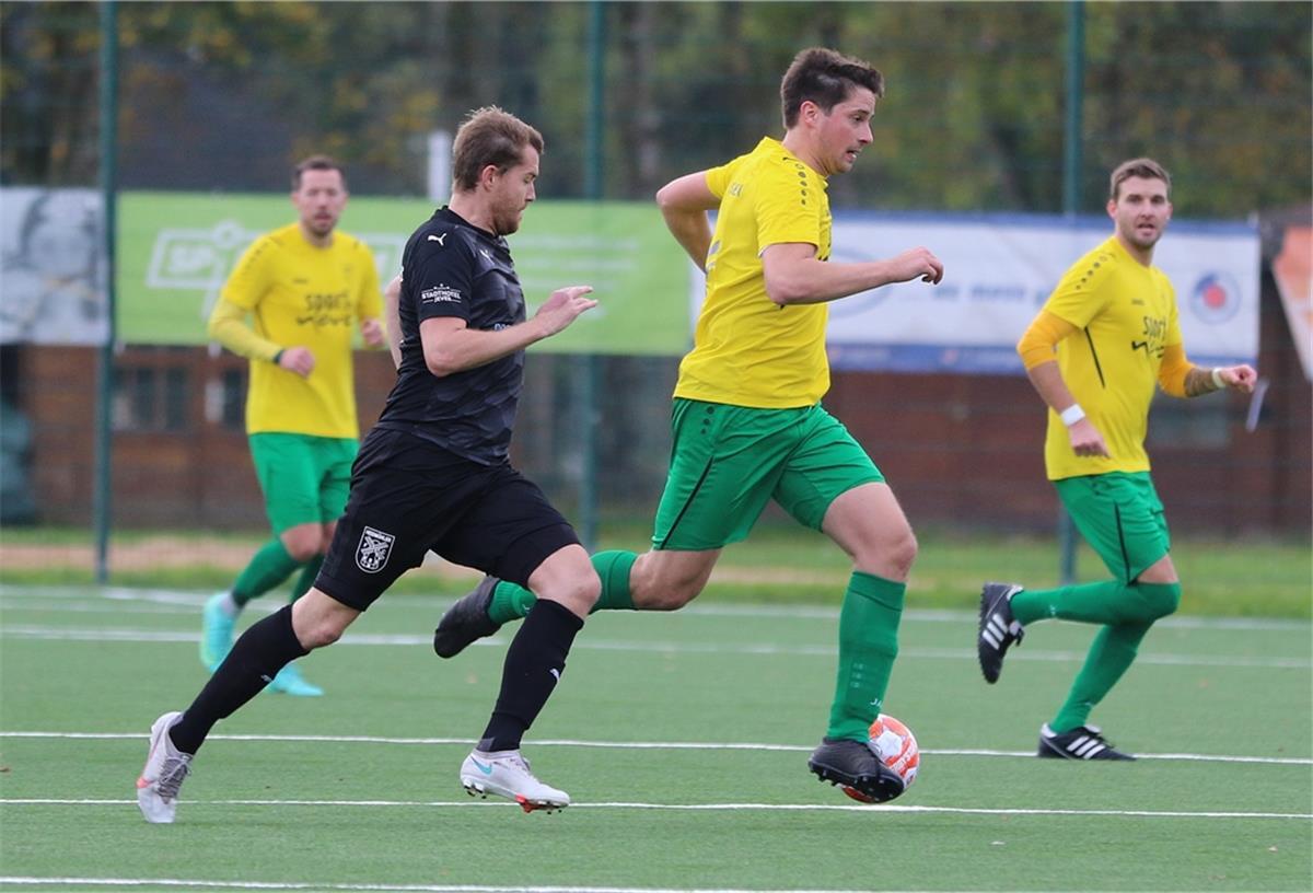 Gegen Tabellenführer Heidmühler FC gab es im jüngsten Heimspiel des TSV Abbehausen (gelbe Trikots) ein 1:1.