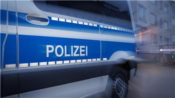 Gegen zwei Beamte der niedersächsischen Polizei ermittelt die Staatsanwaltschaft - einer soll den Hitlergruß gezeigt haben. (Symbolbild) 