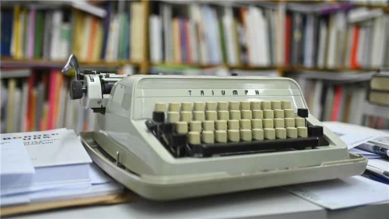 Gehörte fest zu seinem Büro: Gomringers Schreibmaschine. (Archivbild)