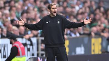 Geht doch: Freiburgs Trainer Julian Schuster holt mit seinem Team einen wichtigen Auswärtssieg.