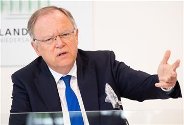 „Geimpfte und Genesene sind in der Corona-Pandemie künftig im Wesentlichen nicht mehr von Einschränkungen betroffen“, sagte Niedersachsens Ministerpräsident Stephan Weil (SPD) bei der Vorstellung der neuen Corona-Verordnung am Dienstag in Hannover.