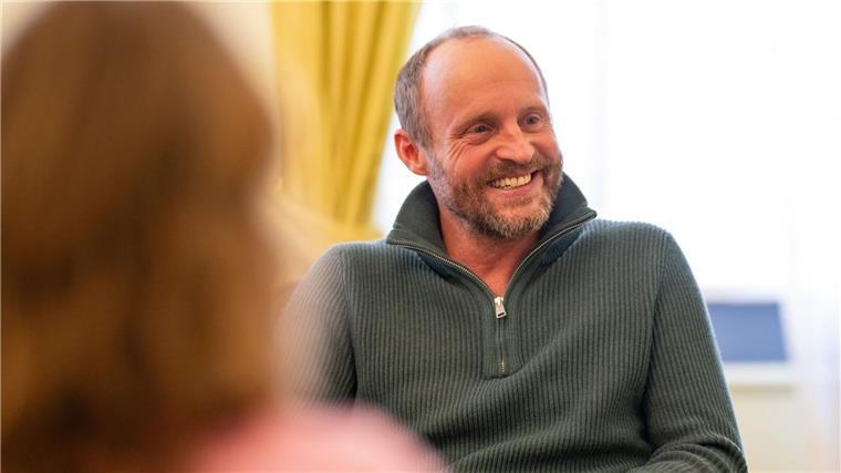 Warum Pumuckl uns gerade jetzt so guttut Gelassen bleiben, das rät Florian Brückner alias Schreinermeister Florian Eder. (Archivbild)