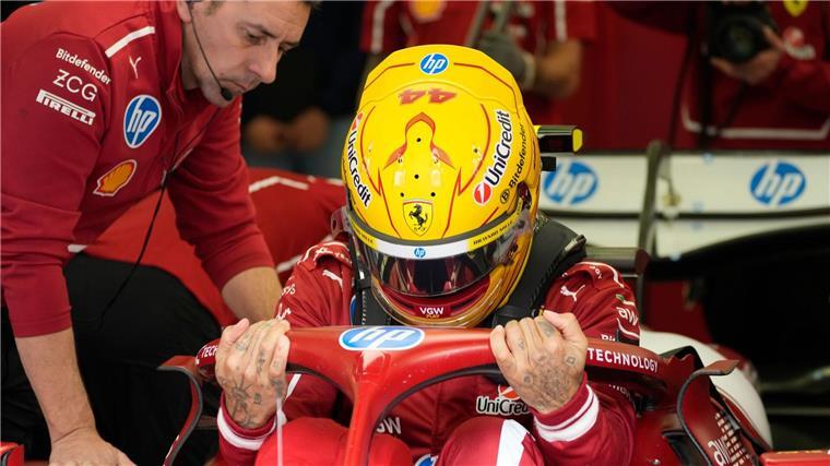 Knallhart-Kampf um die Formel-1-Krone im Jubiläumsjahr Gelber Helm, roter Ferrari - so will Hamilton zum Titel rasen.
