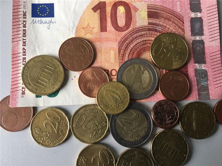 Chef überfällt eigene Bank - und wird erwischt Geld kann so verlockend sein - aber der räuberische Griff in den Banktresor ist tabu.
