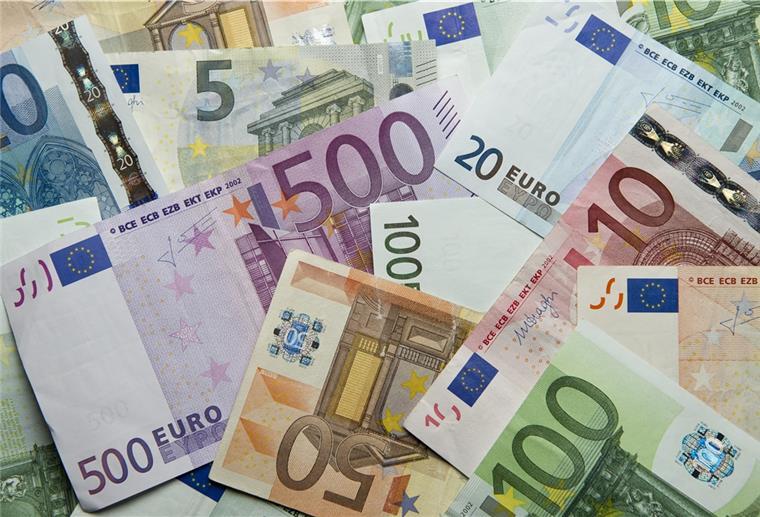 Land fördert Sanierung von Sportstätten Geldsegen: Das Land Niedersachsen schüttet in Kreis und Stadt Cuxhaven rund 433.000 Euro zur Sanierung von Sportstätten aus.