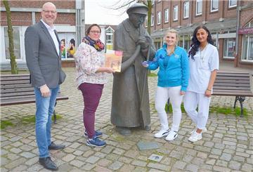 Gemeinsam werben sie für die Stellenbörse im Lindenhof (von links): Mirko Oeltermann (Bäko), Nicole Essen (Reisebüro Dertour), Milena Koenen (Firmengruppe Koenen) und Yarar Gülistan (Ameos).