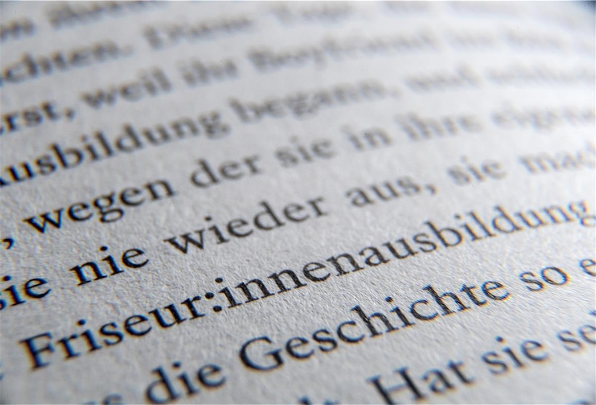 Gendern soll im niedersächsischen Abitur erlaubt werden. Das berichtet die FAZ.