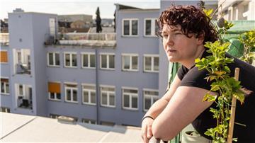 Genoveva muss auf jeden Cent achten.
