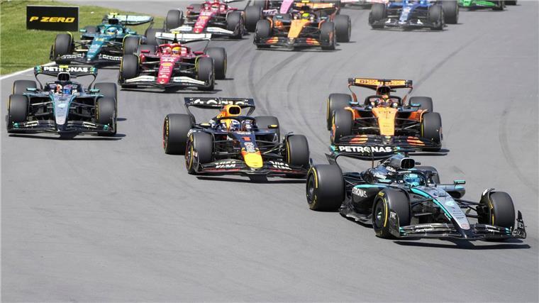 „Dumm von mir“: Norris und Piastri crashen in Kanada George Russell behauptet sich am Start vor Max Verstappen.