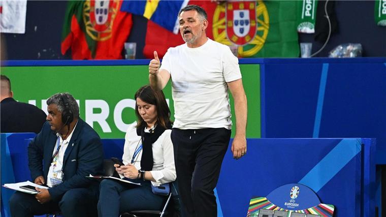 „Wie die Löwen“: Georgien feiert historischen Sieg Georgiens Trainer Willy Sagnol war mit der Leistung seines Teams zufrieden.