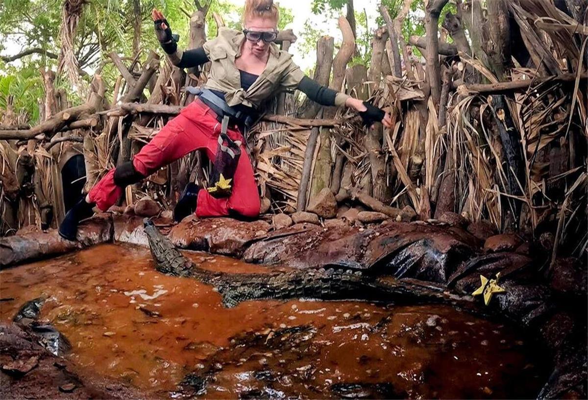 Tag elf im Dschungel: Ein Auszug und ein abgeschnittener Zeh Georgina nahm es mit Krokodilen auf