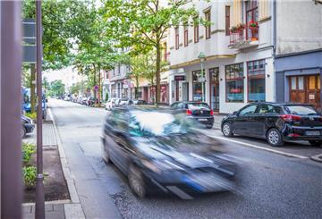 Autos fahren durch die Alte Bürger in Bremerhaven