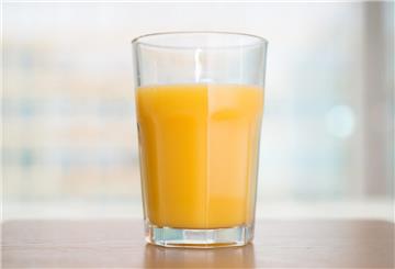 Ein Glas Saft.