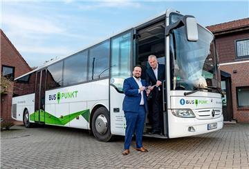 Buspunkt Seniorchef und Sohn