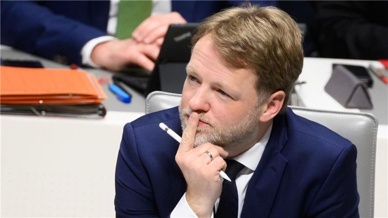 Land erwartet Steuerloch von 1,2 Milliarden Euro bis 2029 Gerald Heere warnt: Ohne stabile Einnahmen könne der Staat seine Aufgaben nicht erfüllen. (Archivbild)