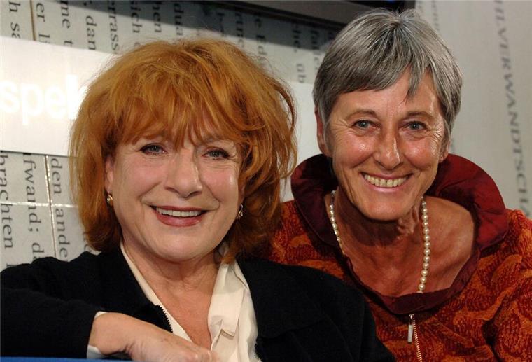 Bella-Block-Erfinderin Doris Gercke mit 88 Jahren gestorben Gercke blieb mit Bella-Block-Darstellerin Hannelore Hoger (links) befreundet. (Archivbild)