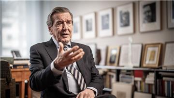 Gerhard Schröder, Bundeskanzler von 1998 bis 2005, aufgenommen in seiner Kanzlei.