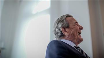 Gerhard Schröder, Bundeskanzler von 1998 bis 2005, aufgenommen in seiner Kanzlei.