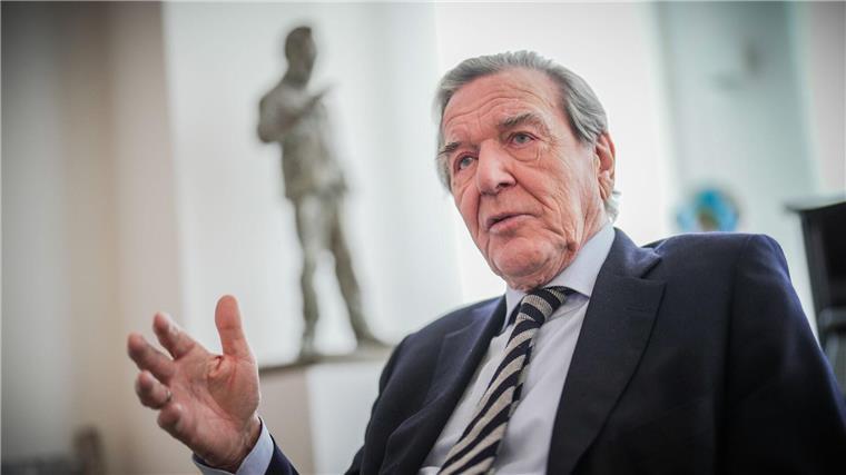 Schröder will sich nicht aus SPD-Geschichte löschen lassen Gerhard Schröder (SPD), Bundeskanzler von 1998 bis 2005.