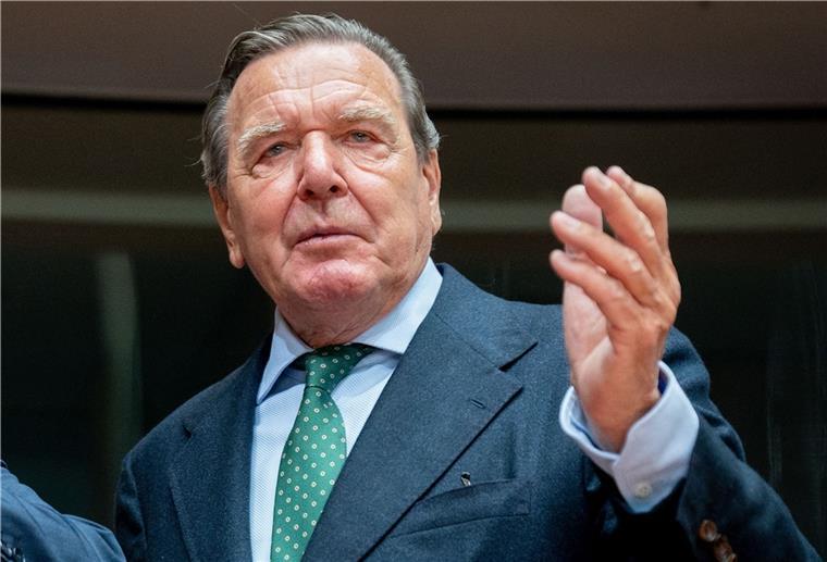 Ex-Kanzler Schröder: Rücktritt nur, wenn das Gas abgedreht wird Gerhard Schröder (SPD), ehemaliger Bundeskanzler, sagt, ein Rücktritt kommt für ihn nur bei einem Gas-Stopp in Frage.