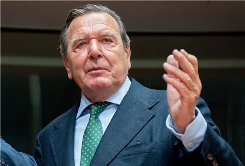 Gerhard Schröder (SPD), ehemaliger Bundeskanzler, sagt, ein Rücktritt kommt für ihn nur bei einem Gas-Stopp in Frage.