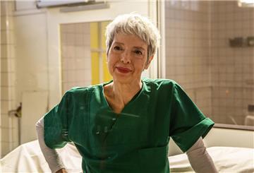 Gerichtsmedizinerin Edda Bingley (Helen Schneider) hat sich ruhigere Feiertage gewünscht.
