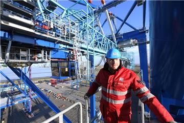 Gerold Lau überwacht für NTB den Aufbau der Containerbrücken. in Bremerhaven.