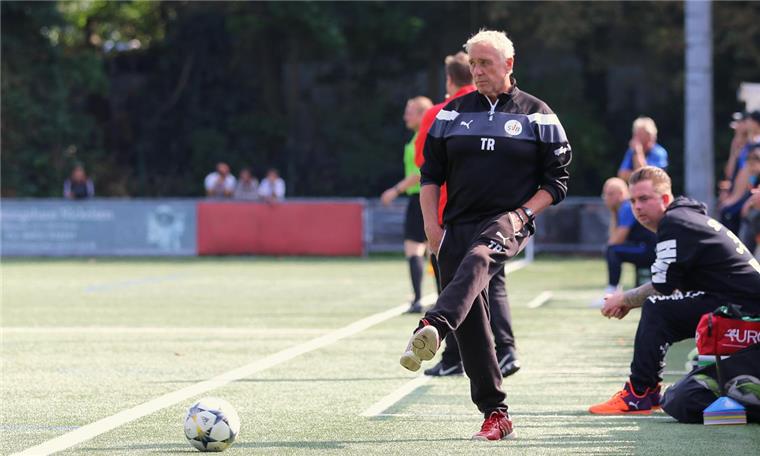 SV Brake entlässt Trainer Gerold Steindor in der Winterpause Gerold Steindor war seit dem 3. November 2015 Trainer des SVB. Es war sein drittes Engagement bei diesem Verein.