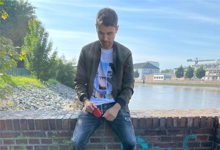Gehen oder in Bochum bleiben? Fußballer Gerrit Holtmann hat die Wahl Gerrit Holtmann schaut regelmäßig in Bremerhaven vorbei, wo seine Mutter lebt. Hier sieht man den Bochumer Profi am Geestewanderweg.