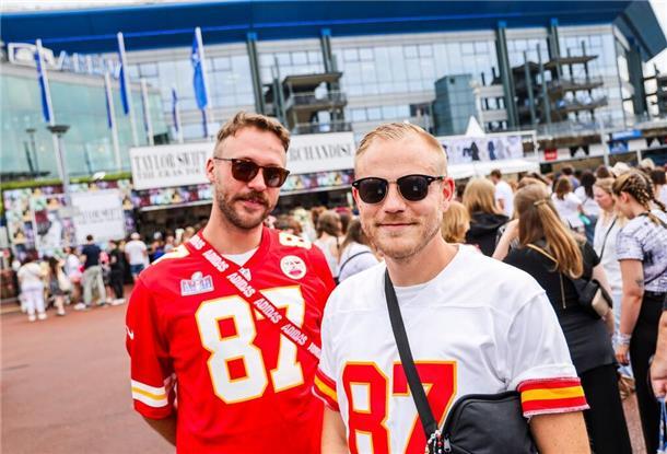 Gerrit (r) und Denis sind seit einem Jahr Fans von Taylor Swift.