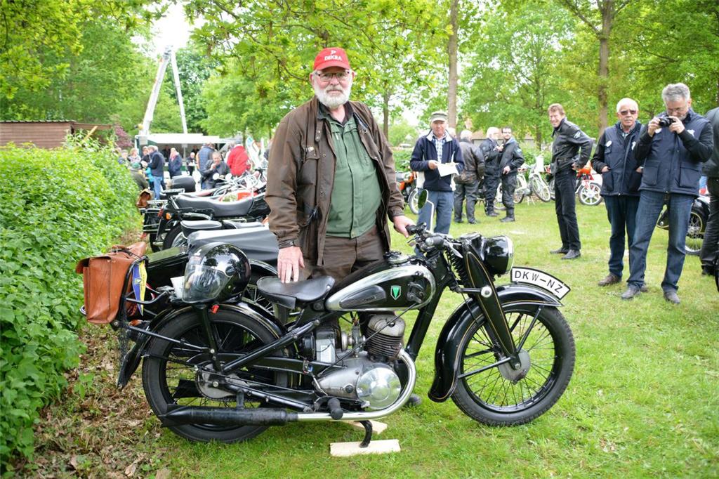 Gert Siebenberg hat das älteste Fahrzeug mitgebracht: Eine DKW-NZ von 1938.  Fot...