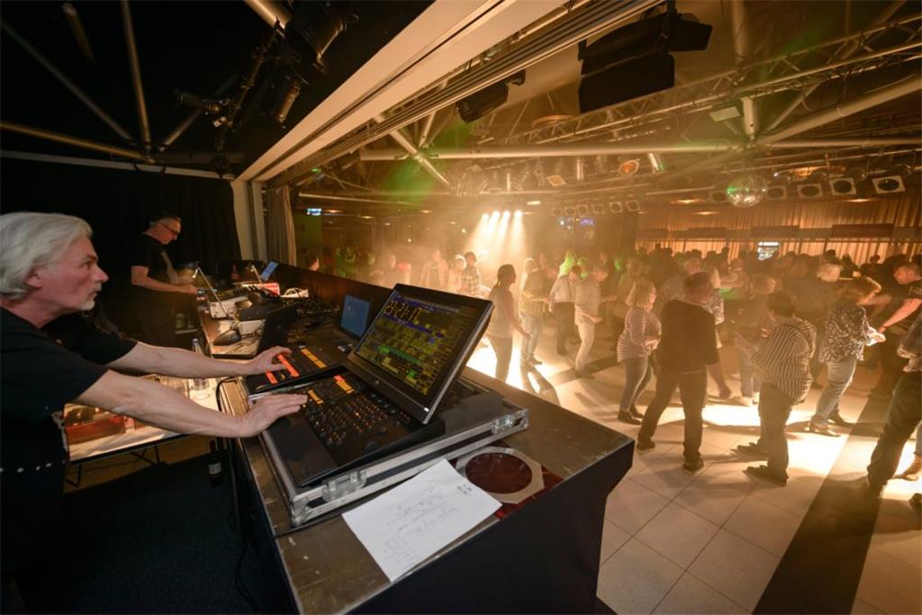 Gespielt wurde die Musik der 70er, 80er und 90er. Foto: Schimanke
