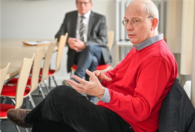 Bremerhaven: Mit Abstand enges Netzwerk knüpfen Gespräch mit Abstand für ein enges Netzwerk: Thorsten Raschen und Sönke Allers.