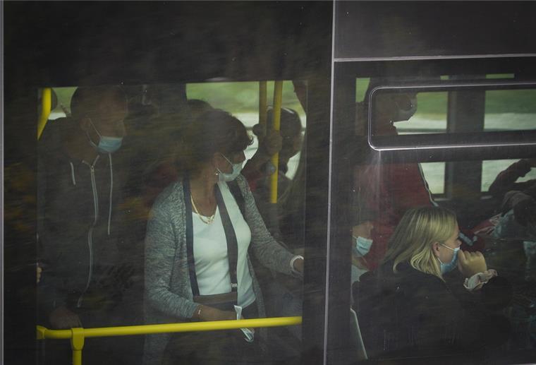 Gestern muss es in einem Bus in Bremen-Blumenthal turbulent zugegangen sein: Eine 61-Jähre hat erst eine Mitfahrerin rassistisch beleidigt, und dann die Busfahrerin geschlagen. Bei dem Foto handelt es sich um ein Symbolbild.