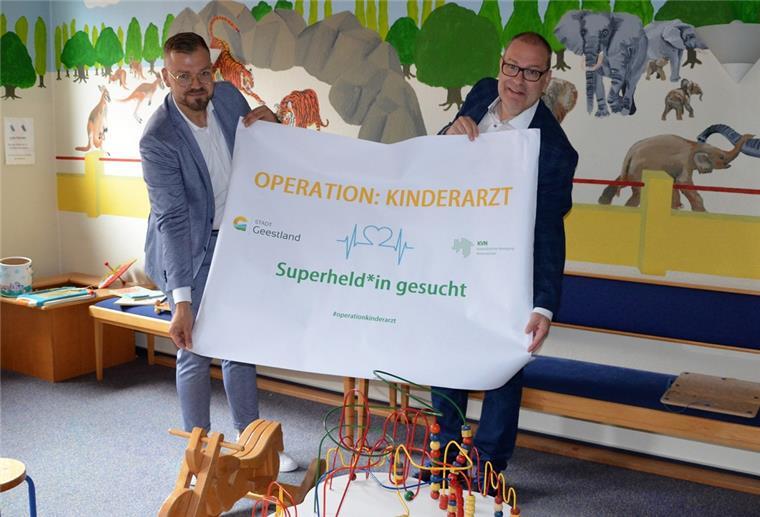 Geestland: Kinderarzt händeringend gesucht Gesucht: Eine Kinderärztin oder ein Kinderarzt für Langen. KVN-Geschäftsführer Sören Rievers (links) und Bürgermeister Thorsten Krüger werben offensiv für einen neuen „Superhelden“ am Kinderkrankenbett.