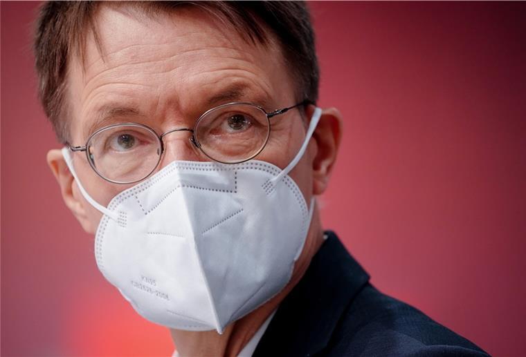 Mangel an Corona-Impfstoff in Deutschland Karl Lauterbach (SPD), Bundesminister für Gesundheit, nimmt am Bundesparteitag seiner Partei teil