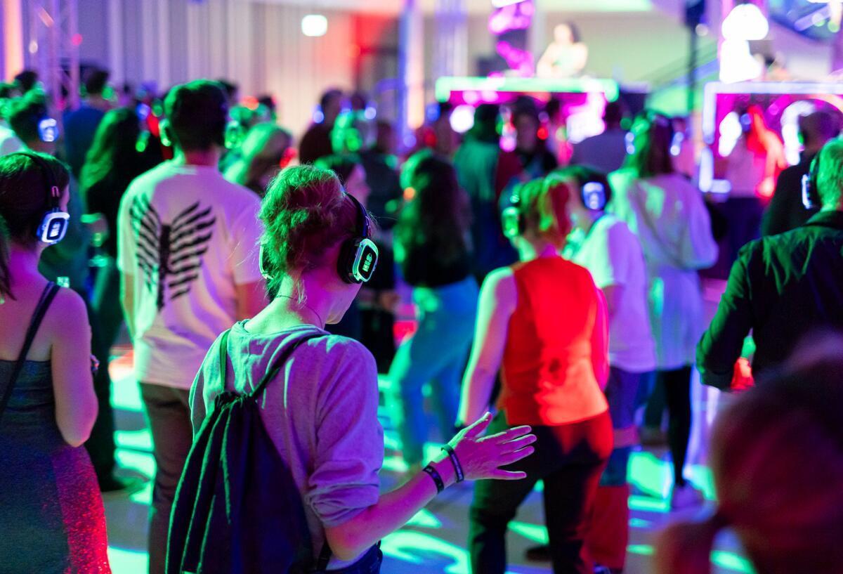 Silent Party: Landtag wird für sechs Stunden zum Club Getanzt wurde zu unterschiedlicher Musik.