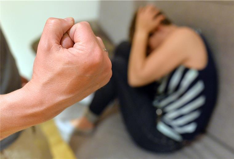 Bremerhaven: Gewaltopfer sollen bessere Hilfe bekommen Gewaltopfersollen während des Gerichtsprozesses besser geschützt werden.