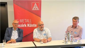 Gewerkschaft und Politik kritisieren den Kurswechsel des Stahlkonzerns ArcelorMittal und fordern einen neuen Zukunftsplan für das Bremer Werk. 