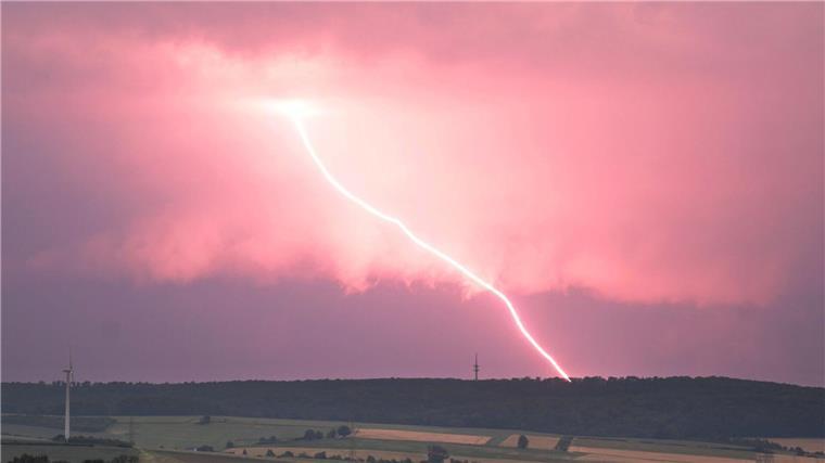 Gewitter sorgt für Zwangspause beim Hurricane-Festival Gewitter haben beim Hurricane-Festival für eine Zwangspause gesorgt. (Symbolbild)