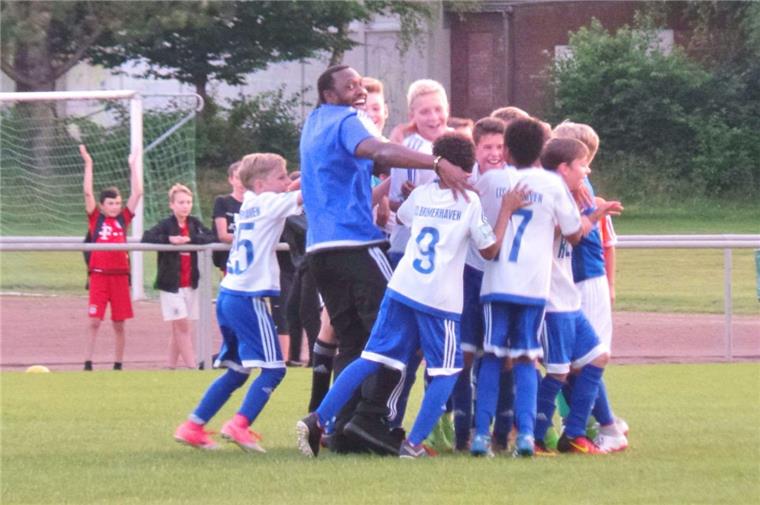 Gewoba-Cup: Die Pampers-Liga hat ihren großen Auftritt Gewoba-Cup: Die Leher TS 2 siegt bei den unteren D-Junioren und freut sich über den 1:0 Finalsieg gegen SFL Bremerhaven.