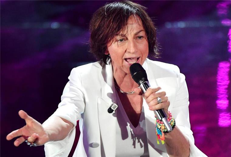 Gianna Nannini sieht es als „altersfeindlich“, wenn Menschen darüber sprechen, dass man zu alt sei, um ein Kind zu bekommen.
