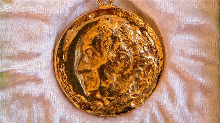Goethe-Medaillen 2024 vergeben Gilt als ist die wichtigste Auszeichnung der auswärtigen Kulturpolitik in der Bundesrepublik: die Goethe-Medaille.